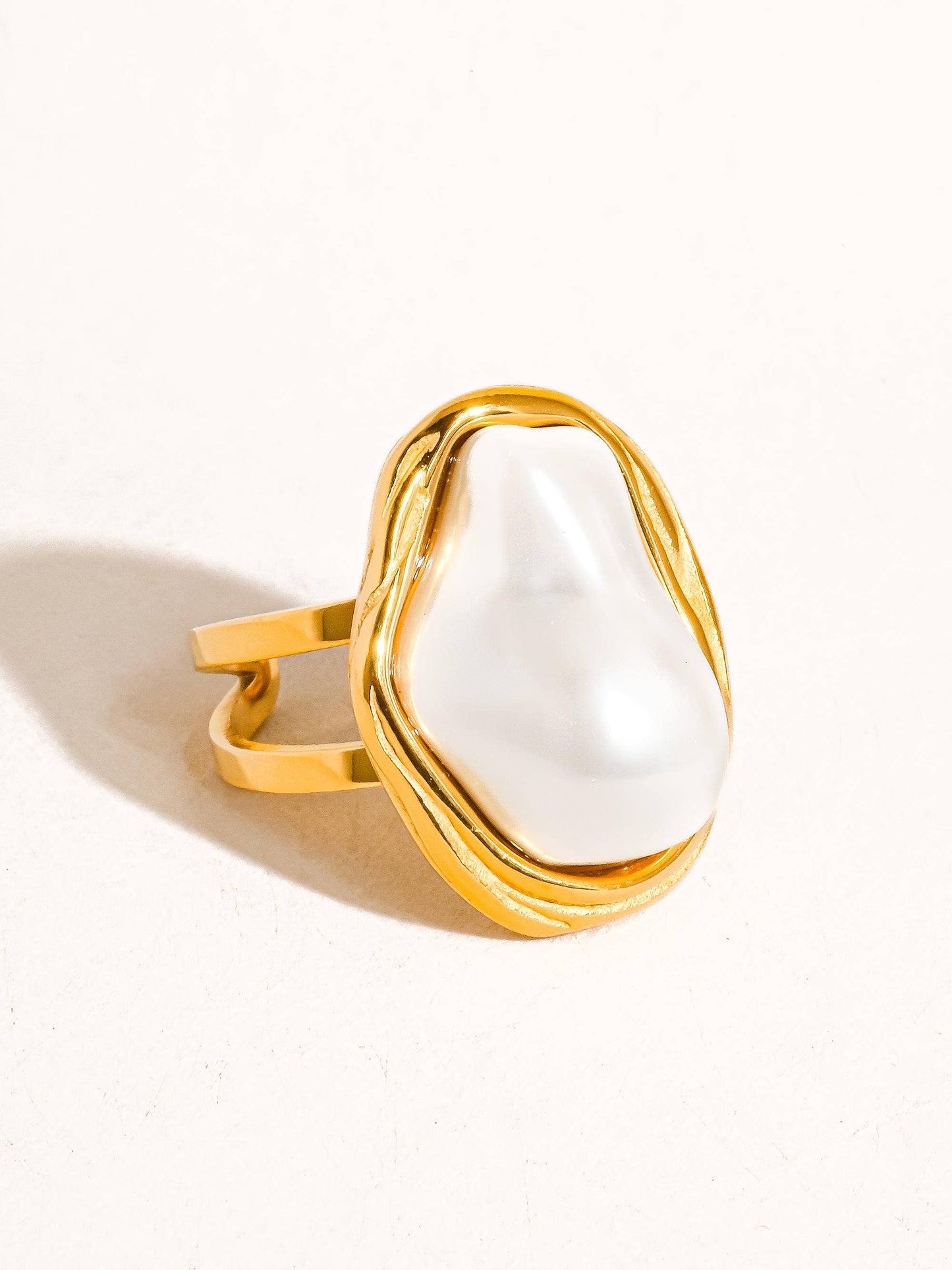Flânerie by MAIQ - Cameron 18K Gold Non-Tarnish Classic Pearl Round Ring: White