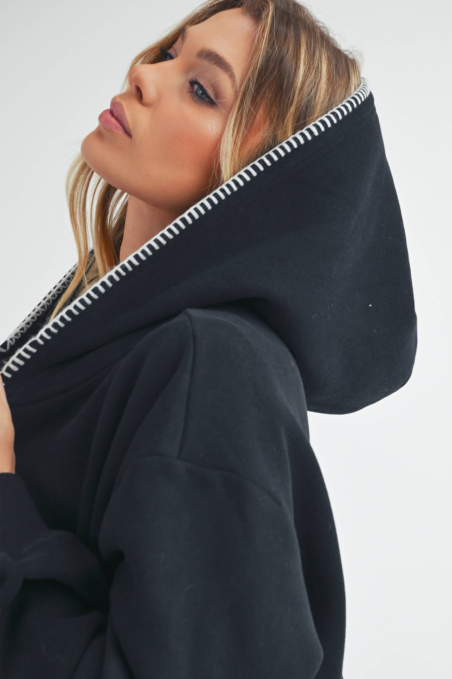 AEMI + CO - 989EK Noel Full Zip Hoodie : Black / Contemporary