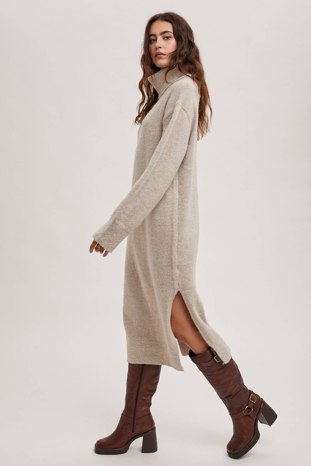 Bluivy - TURTLENECK SIDE SLIT KNIT SWEATER MIDI DRESS: LATTE