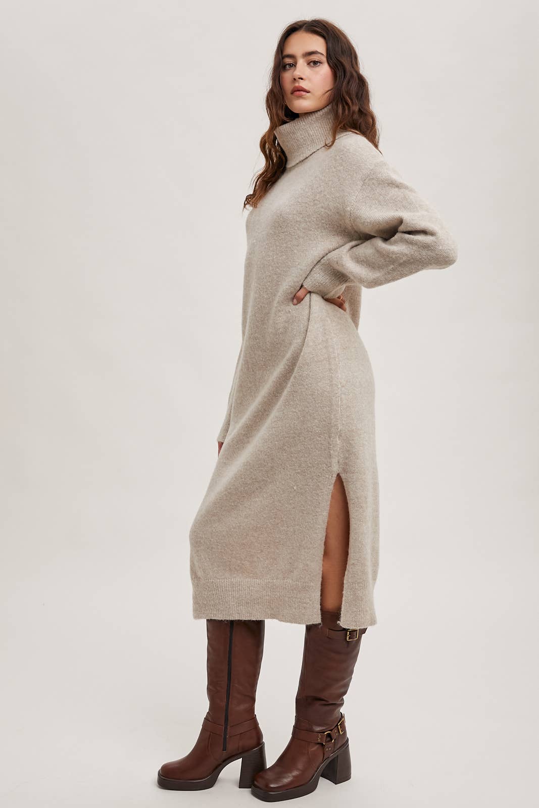 Bluivy - TURTLENECK SIDE SLIT KNIT SWEATER MIDI DRESS: LATTE