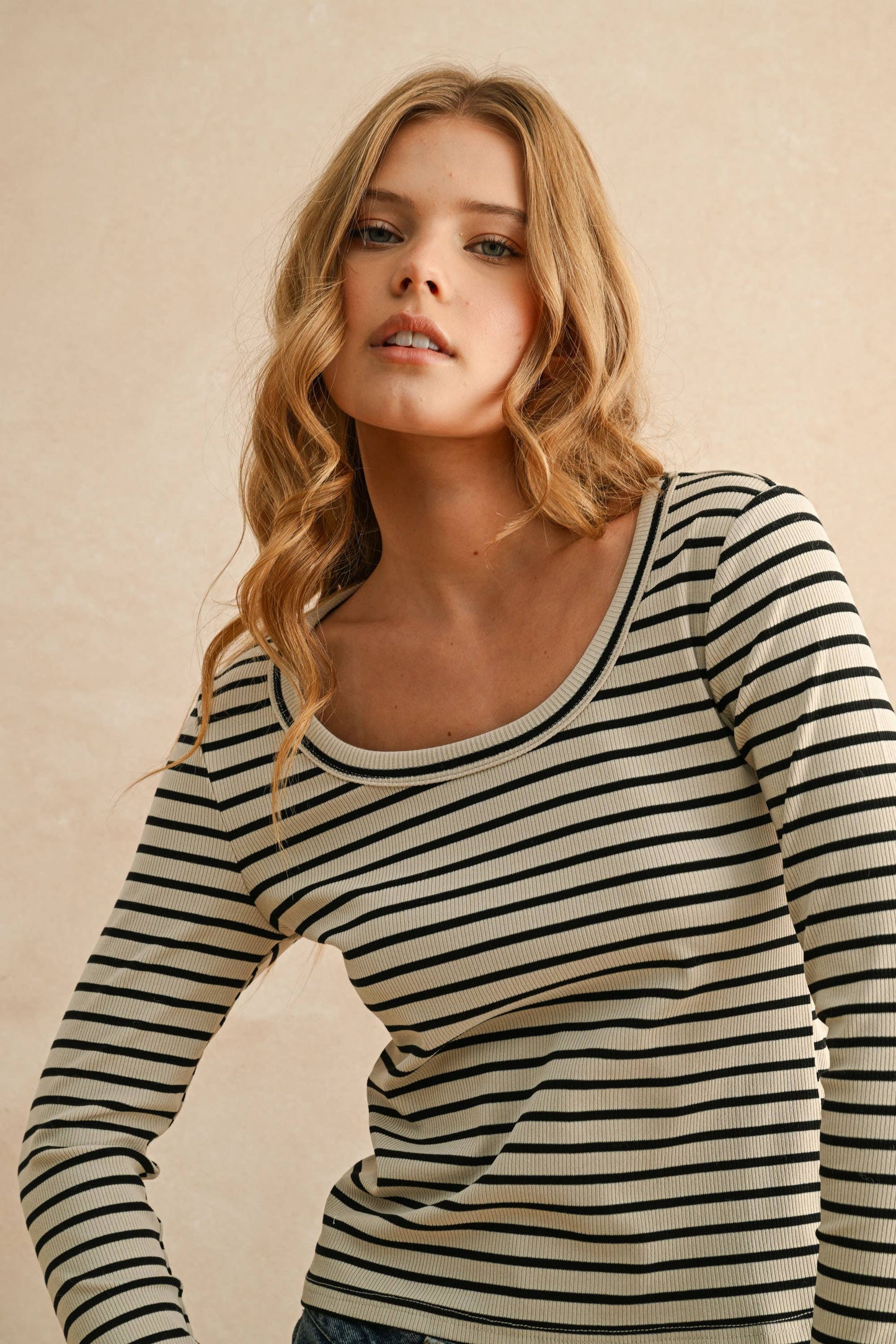 T3884 STRIPE PATTERN ROUND NECK LONG SLEEVE TOP: STONE/BLACK /