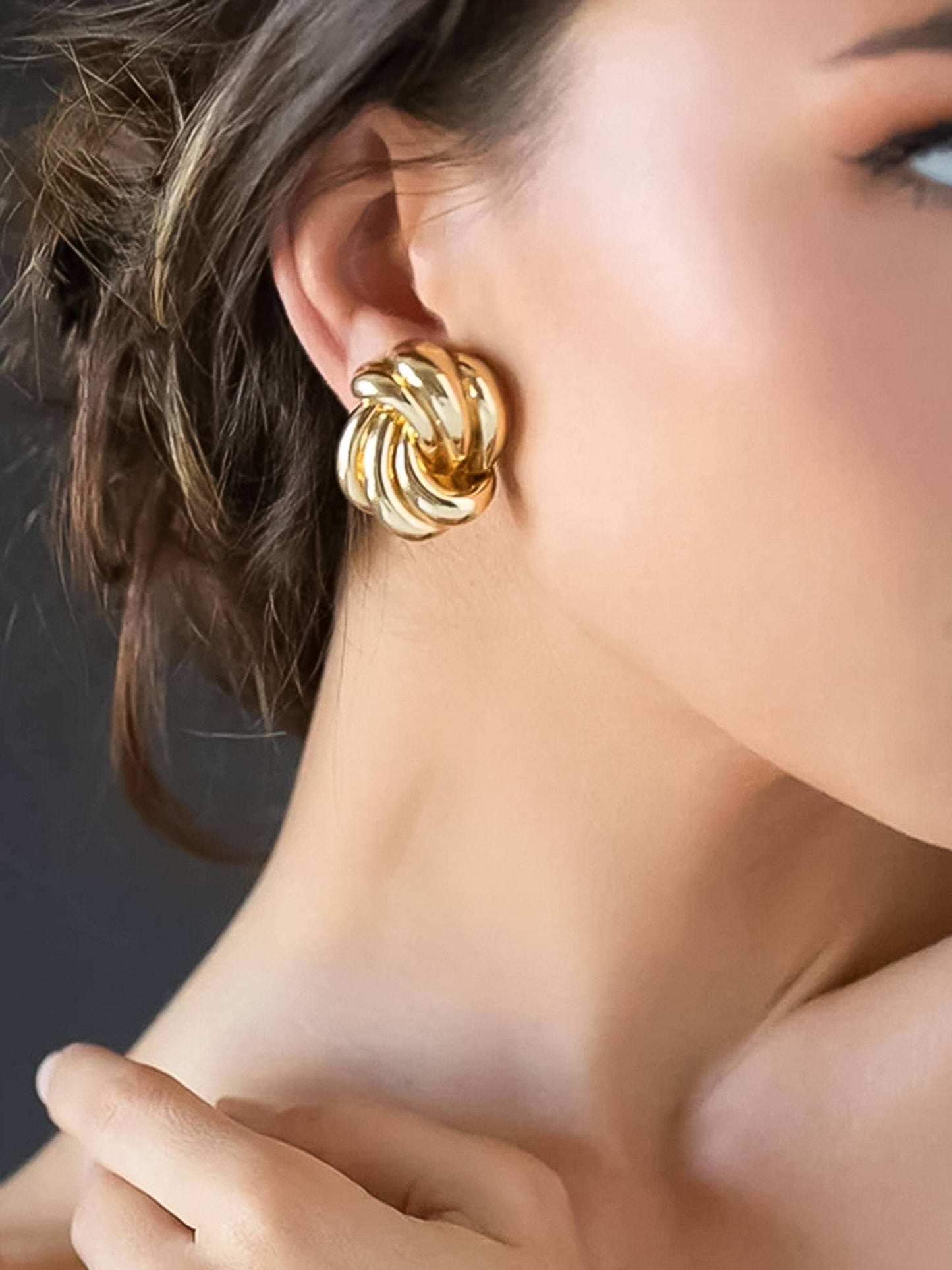 Flânerie by MAIQ - Ashton 18K Gold Non-Tarnish Wavy Rectangular Studs: Yellow Gold