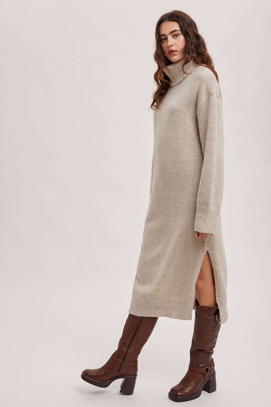 Bluivy - TURTLENECK SIDE SLIT KNIT SWEATER MIDI DRESS: LATTE