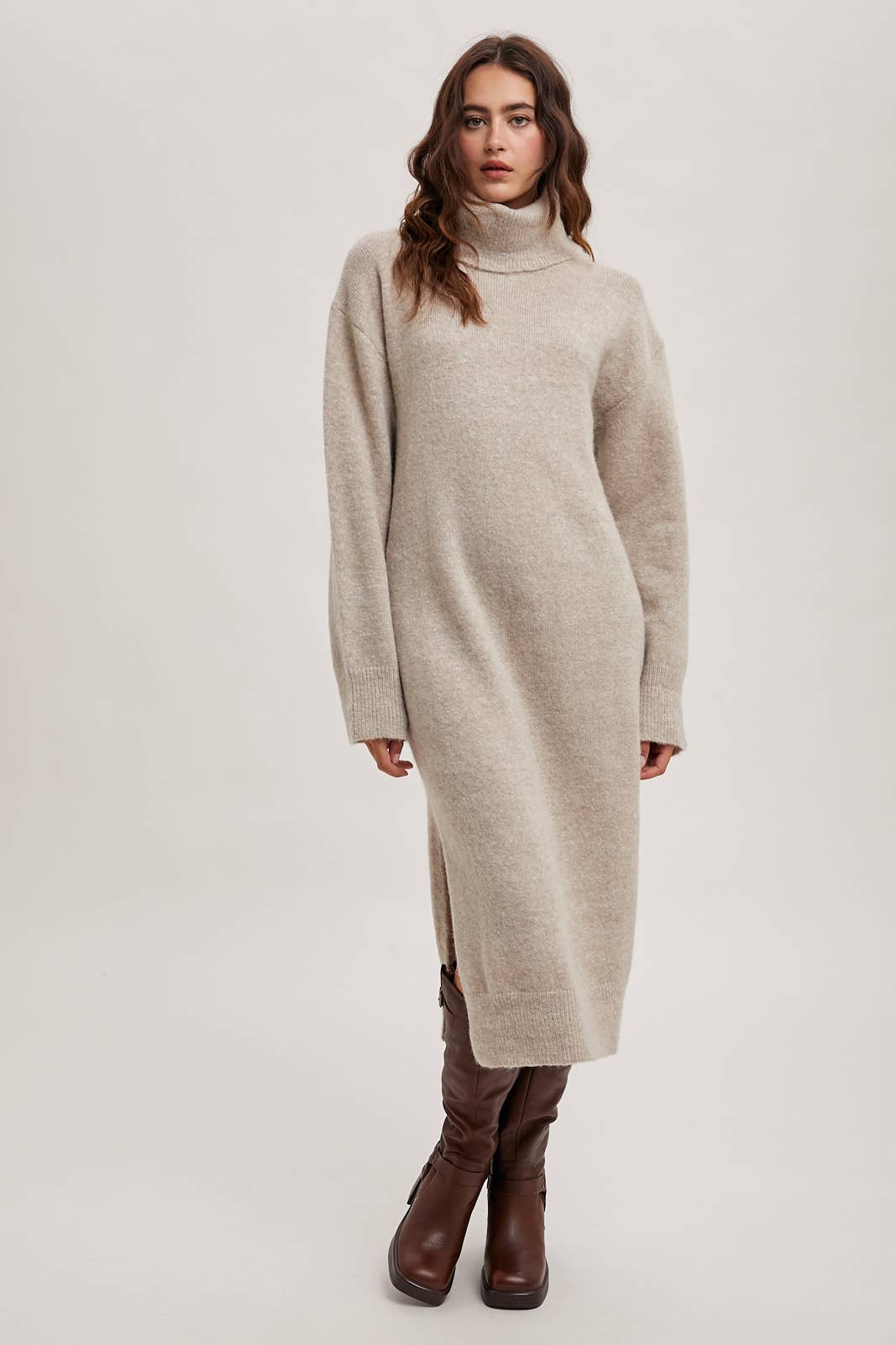 Bluivy - TURTLENECK SIDE SLIT KNIT SWEATER MIDI DRESS: LATTE
