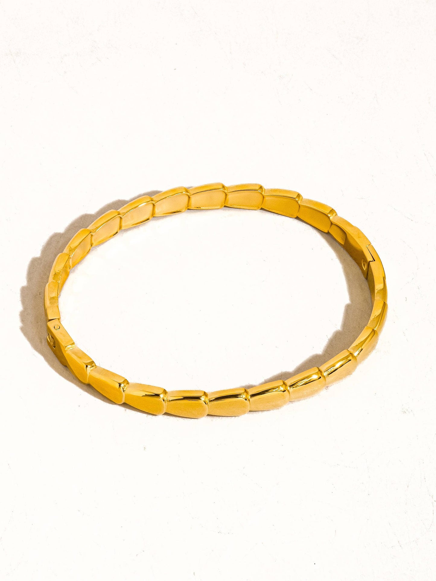 Flânerie by MAIQ - Brae 18K Gold Non-Tarnish Thin Serpent Bangle: Yellow Gold