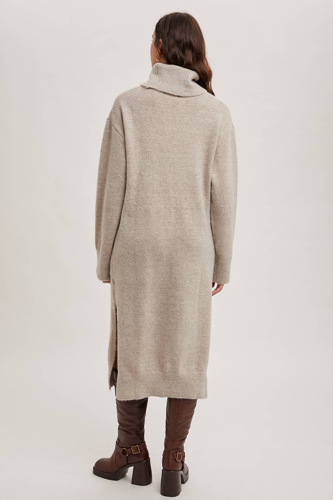 Bluivy - TURTLENECK SIDE SLIT KNIT SWEATER MIDI DRESS: LATTE