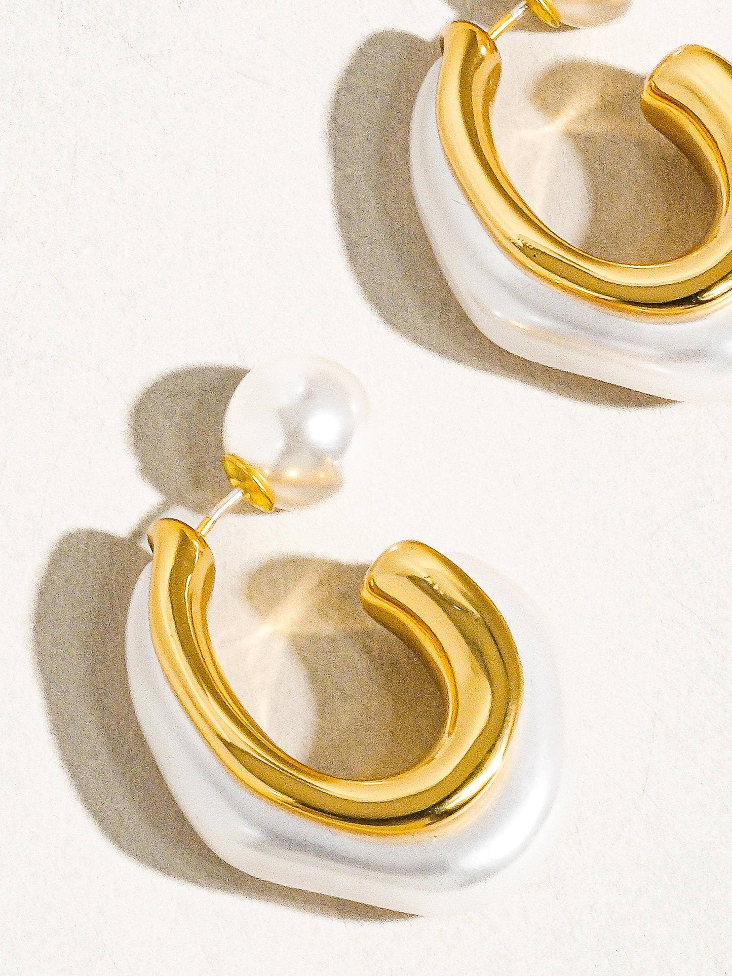 Flânerie by MAIQ - Kinsley 18K Gold Classic Pearl C Hoop Earring: White