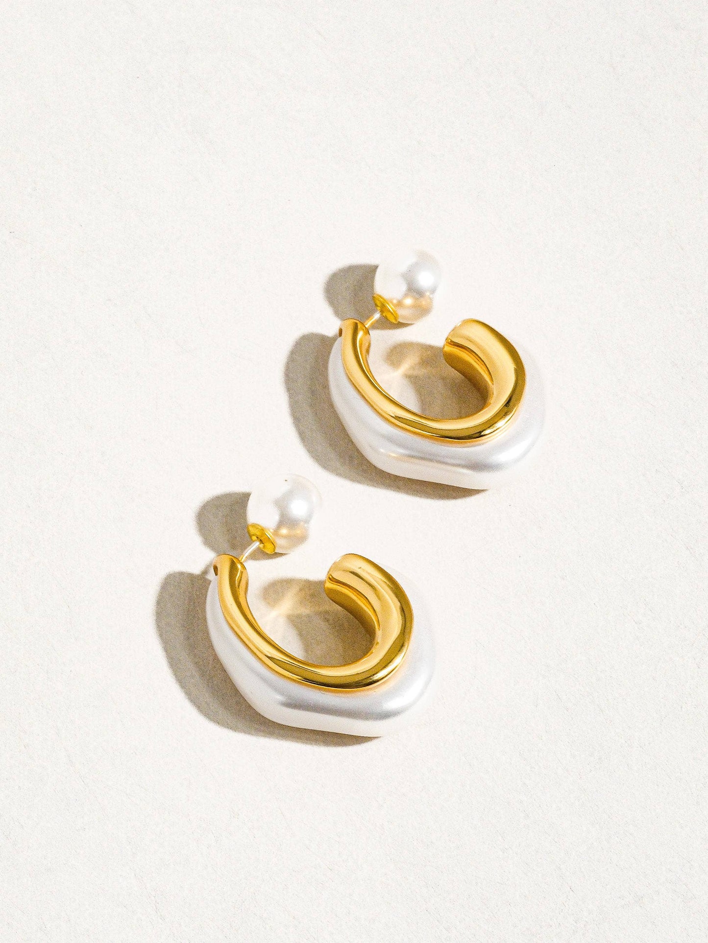 Flânerie by MAIQ - Kinsley 18K Gold Classic Pearl C Hoop Earring: White