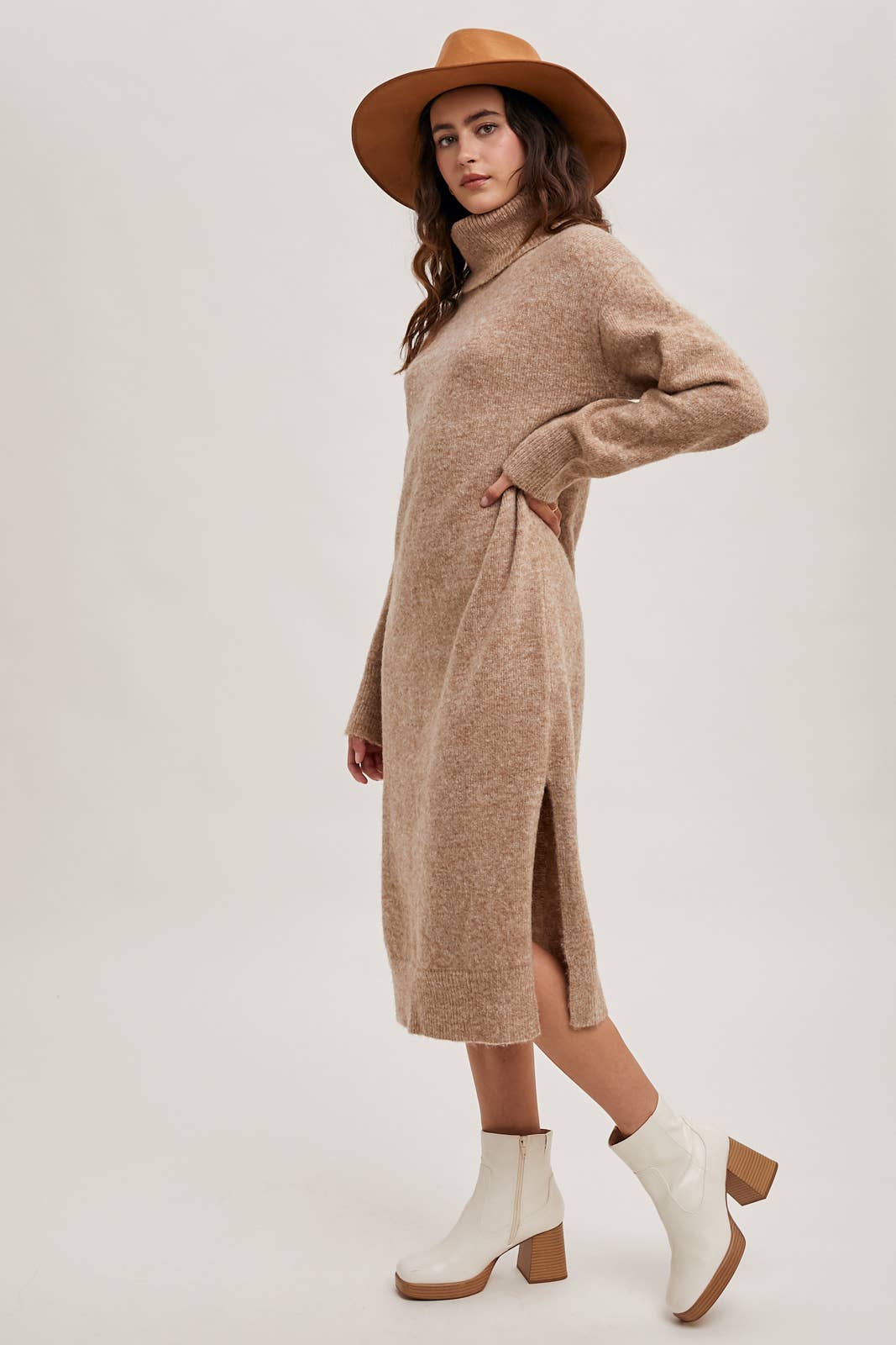 Bluivy - TURTLENECK SIDE SLIT KNIT SWEATER MIDI DRESS: LATTE