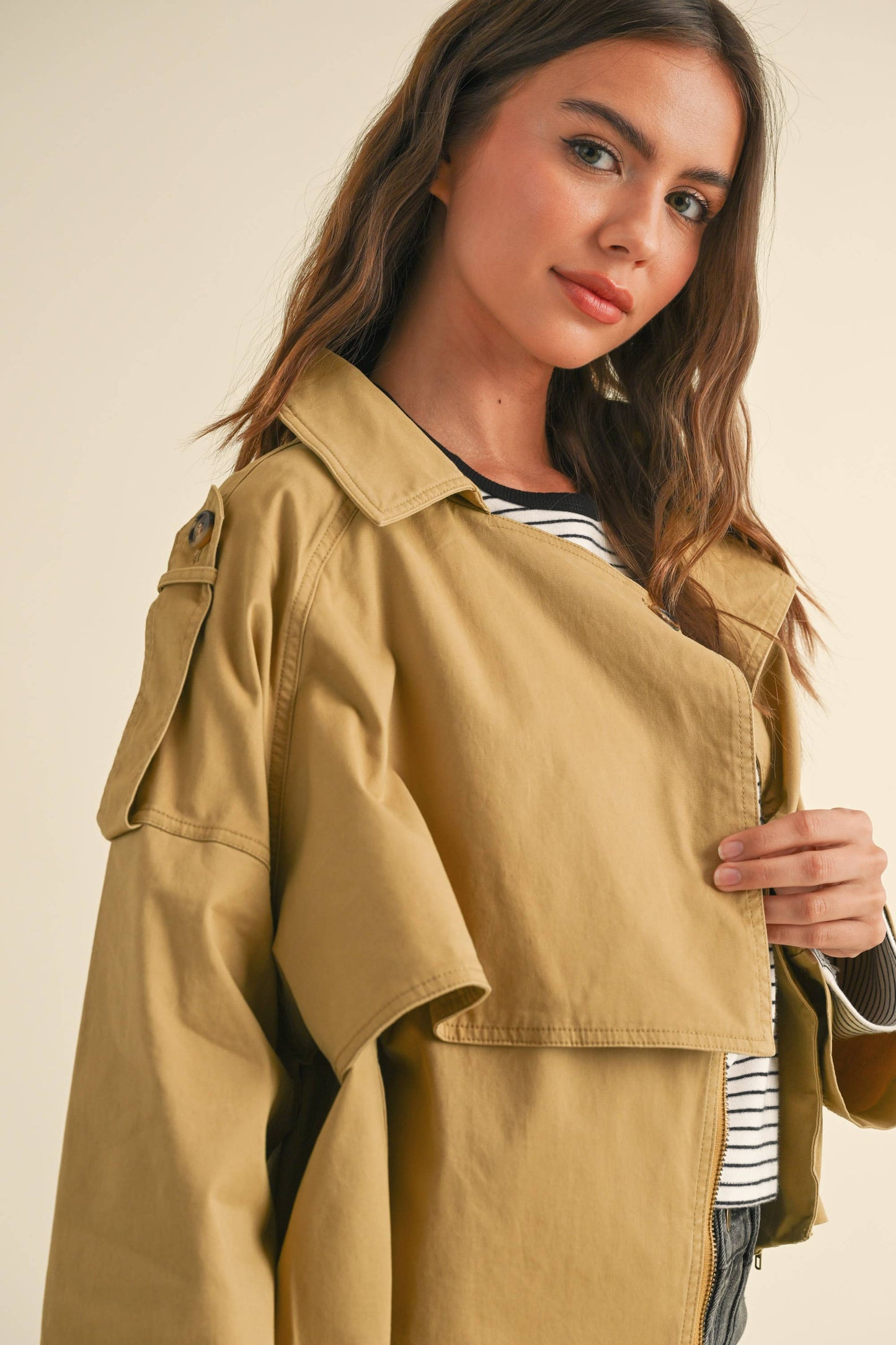MIOU MUSE - J1617 SHORT TRENCH JACKET: CAMEL