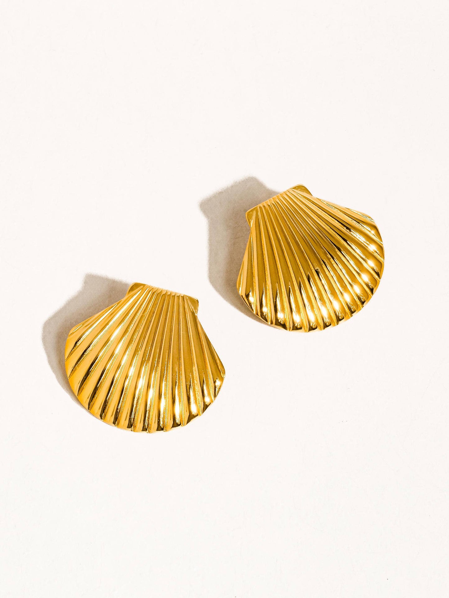 Flânerie by MAIQ - Cèpe 18K Gold Non-Tarnish Shell Studs: Yellow Gold