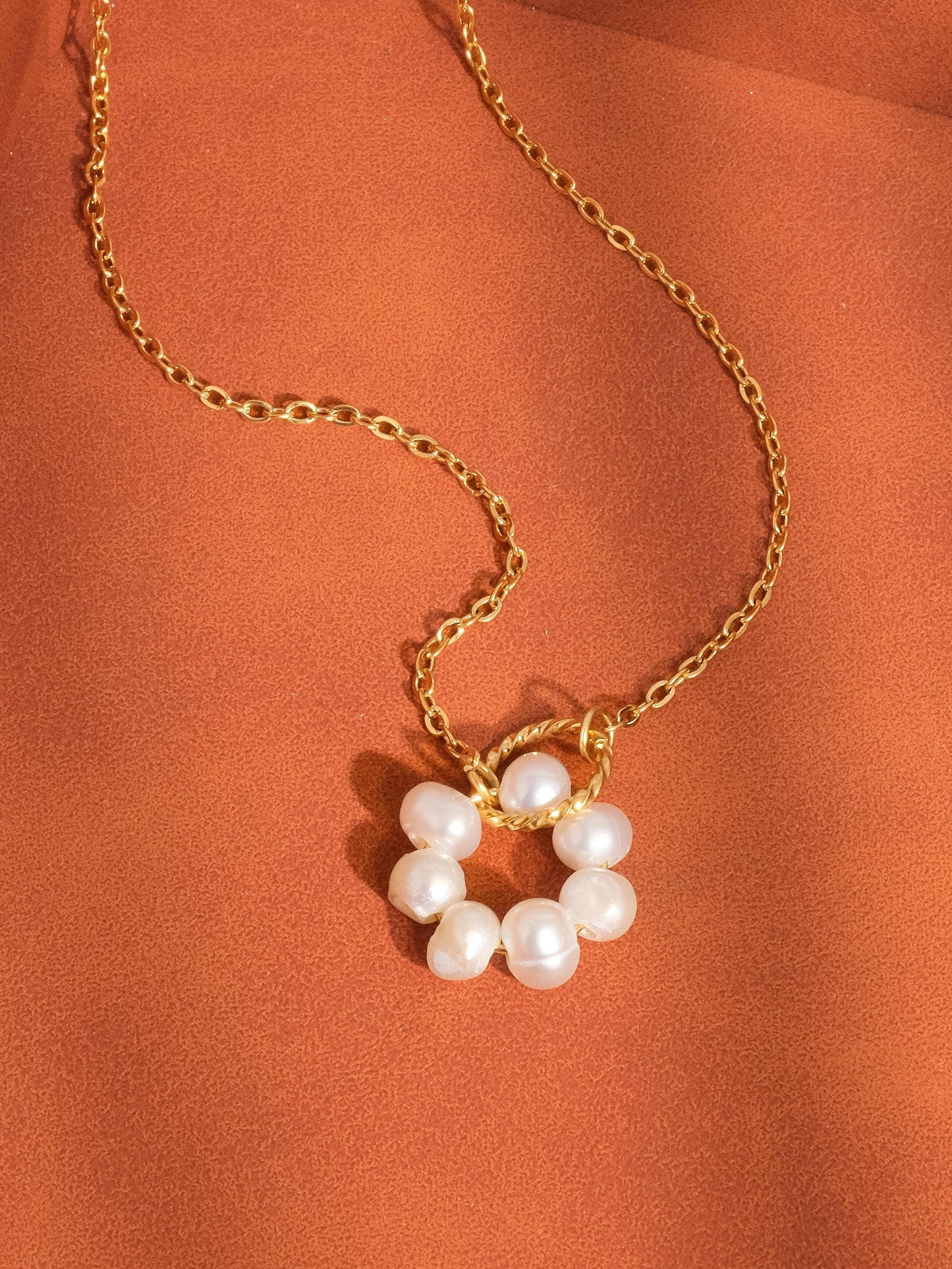 Flânerie by MAIQ - Bedelia 18K Gold Non-Tarnish Pearl Halo Necklace: Yellow Gold