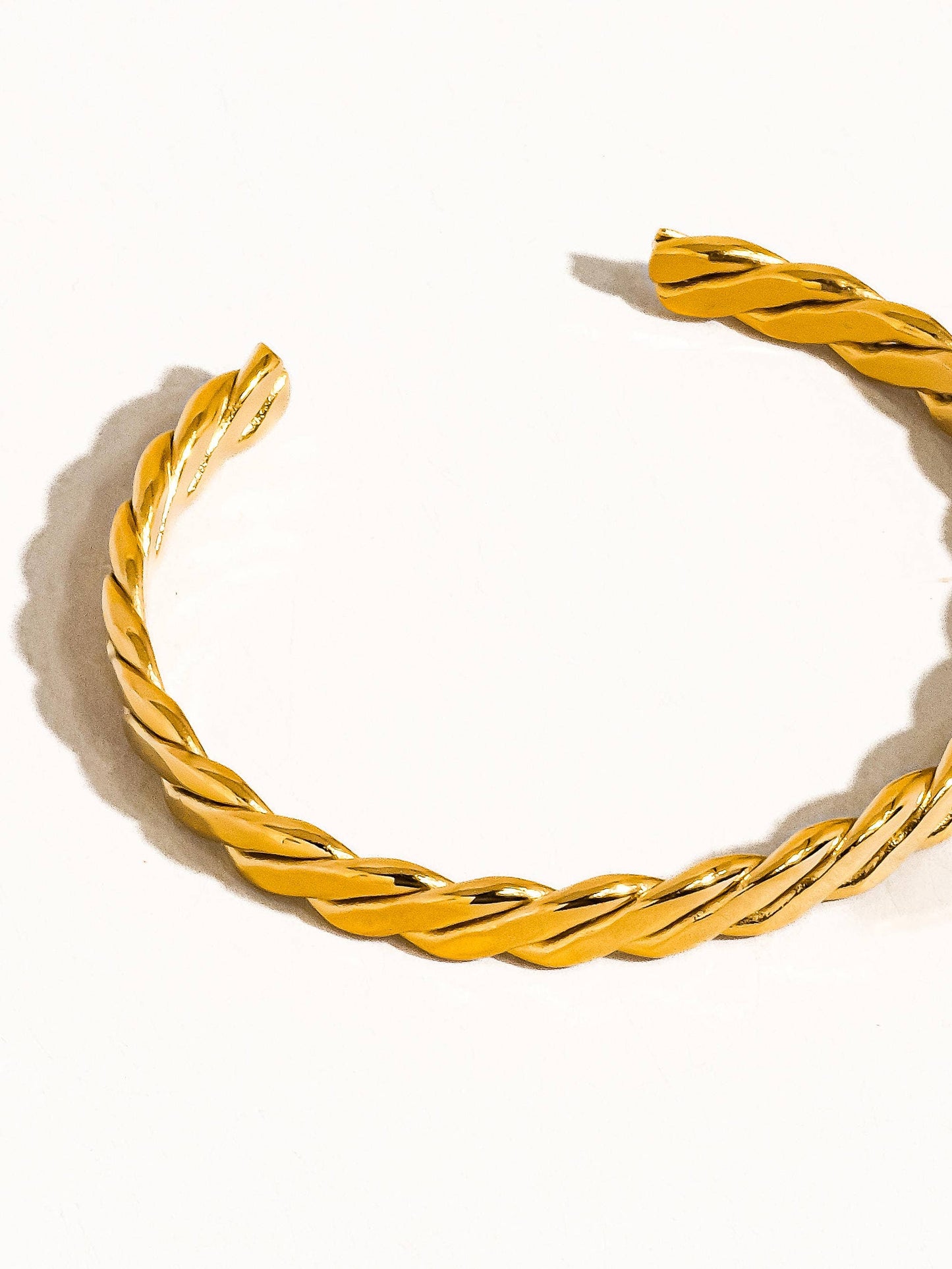 Flânerie by MAIQ - Bénir 18K Gold Non-Tarnish Braided Thin Bangle: Yellow Gold