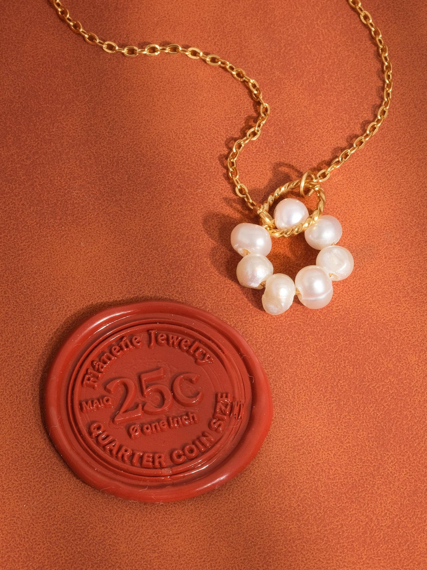 Flânerie by MAIQ - Bedelia 18K Gold Non-Tarnish Pearl Halo Necklace: Yellow Gold