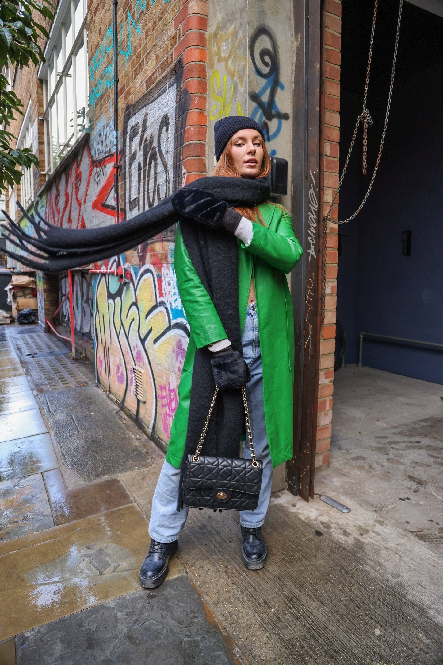 My Accessories London - Women's Oversized Fluffy Chunky Blanket Scarf in Black: Black