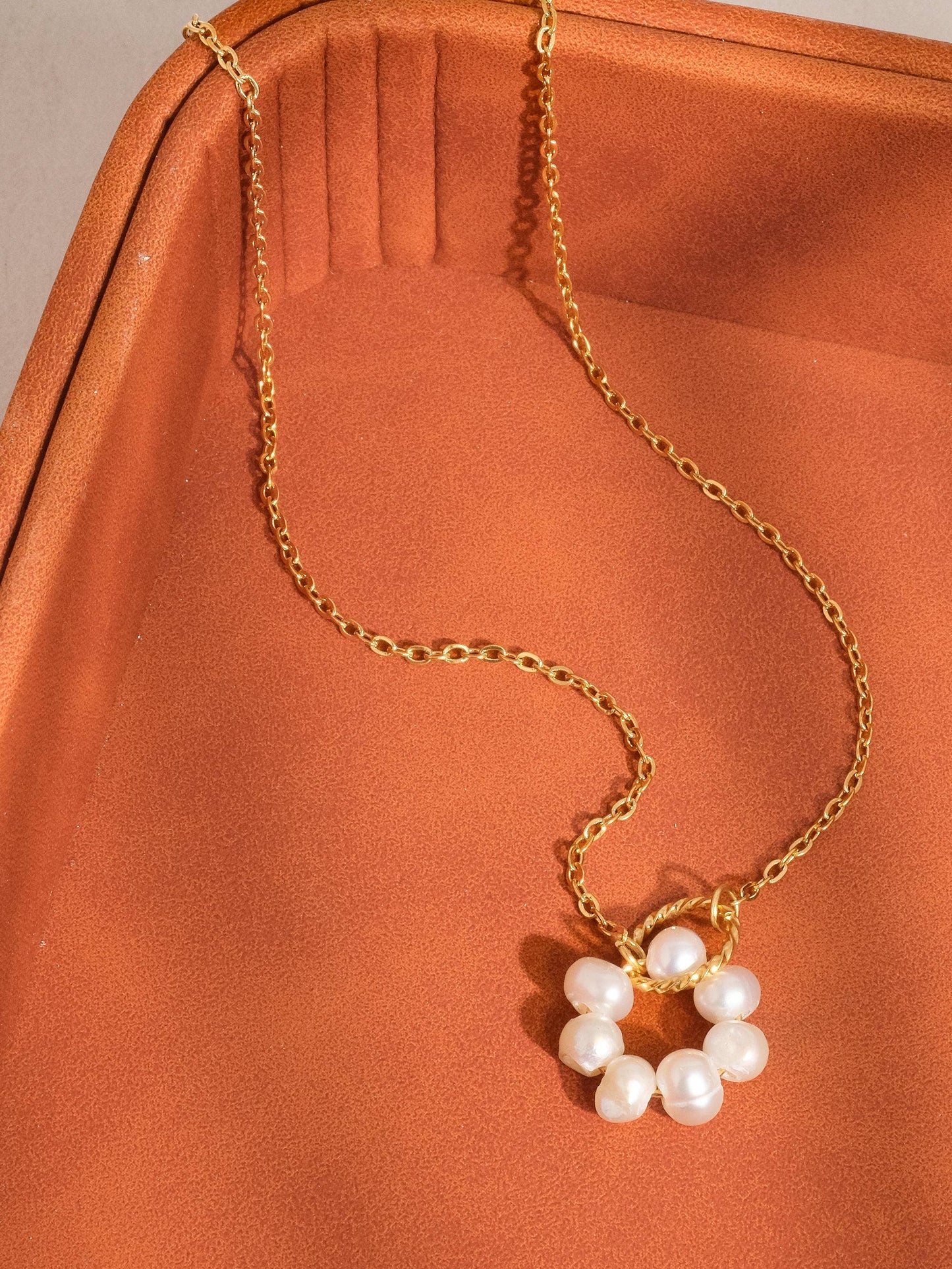 Flânerie by MAIQ - Bedelia 18K Gold Non-Tarnish Pearl Halo Necklace: Yellow Gold