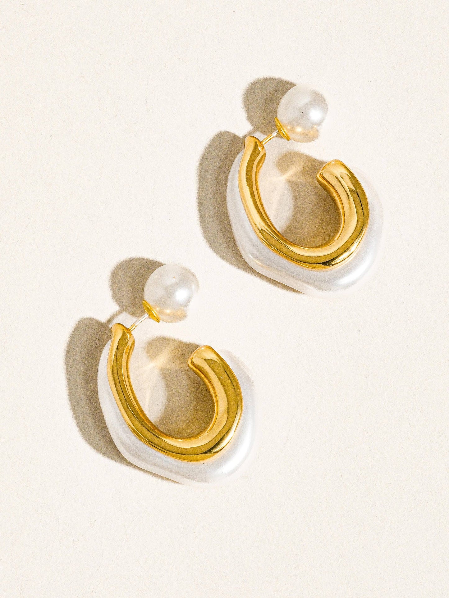 Flânerie by MAIQ - Kinsley 18K Gold Classic Pearl C Hoop Earring: White