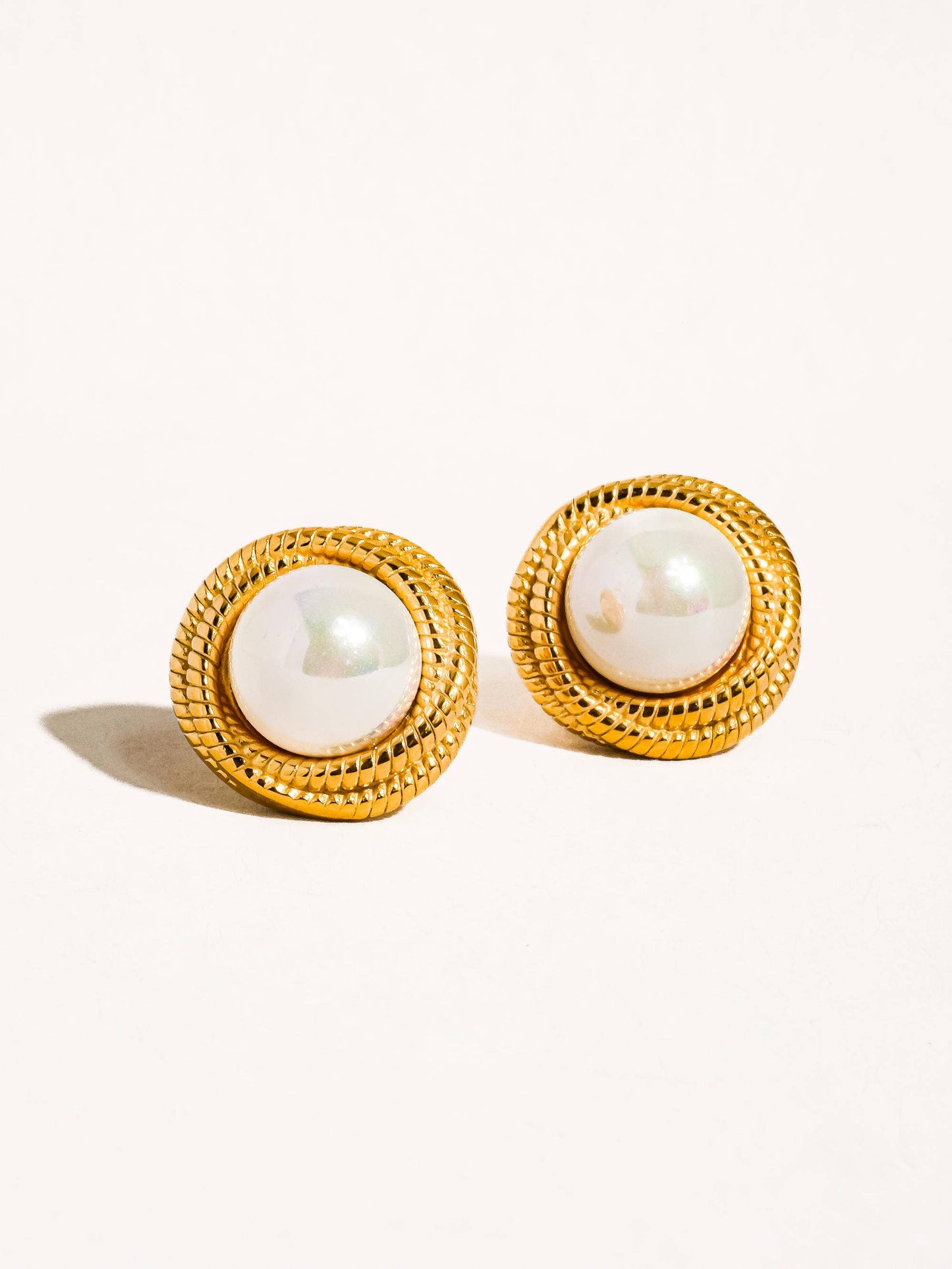 Flânerie by MAIQ - Foire 18K Gold Non-Tarnish Pearl Studs: Yellow Gold