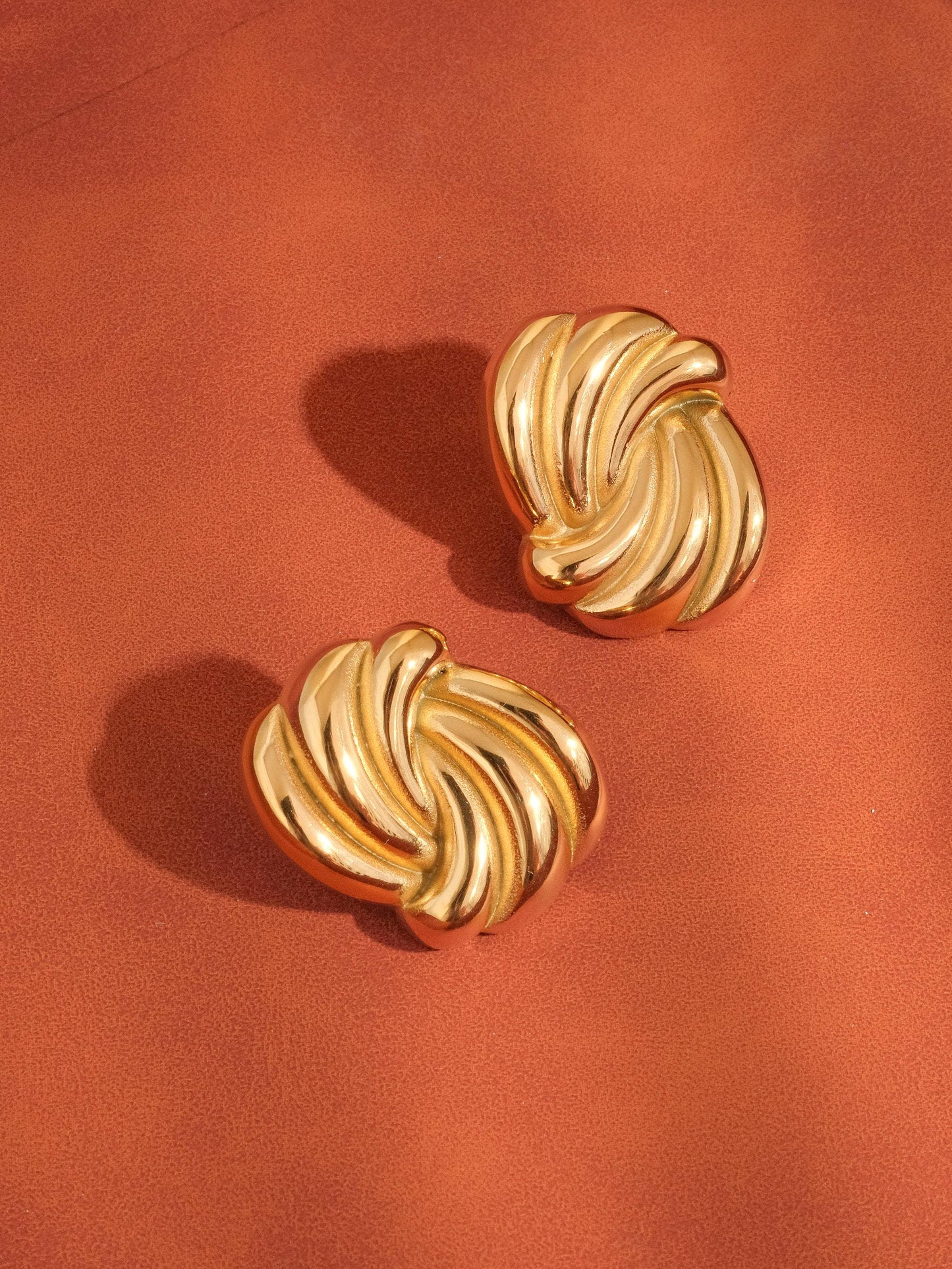 Flânerie by MAIQ - Ashton 18K Gold Non-Tarnish Wavy Rectangular Studs: Yellow Gold
