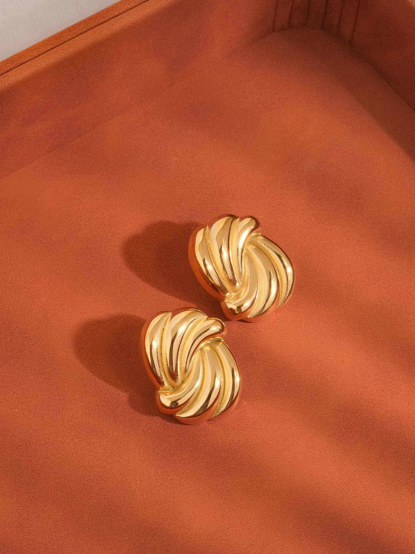 Flânerie by MAIQ - Ashton 18K Gold Non-Tarnish Wavy Rectangular Studs: Yellow Gold