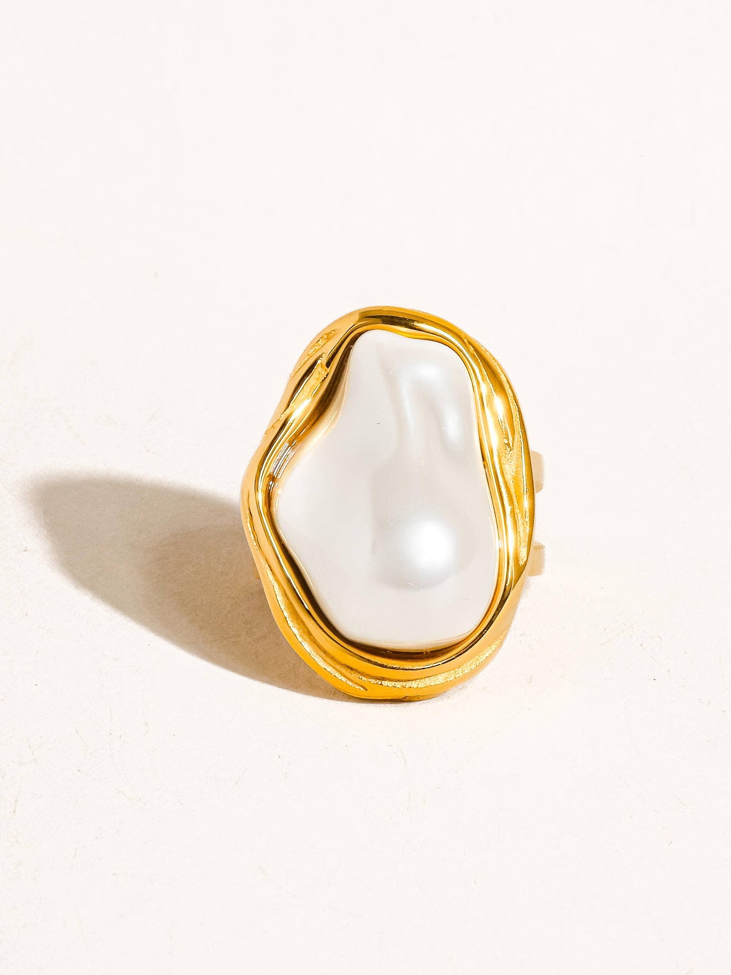 Flânerie by MAIQ - Cameron 18K Gold Non-Tarnish Classic Pearl Round Ring: White