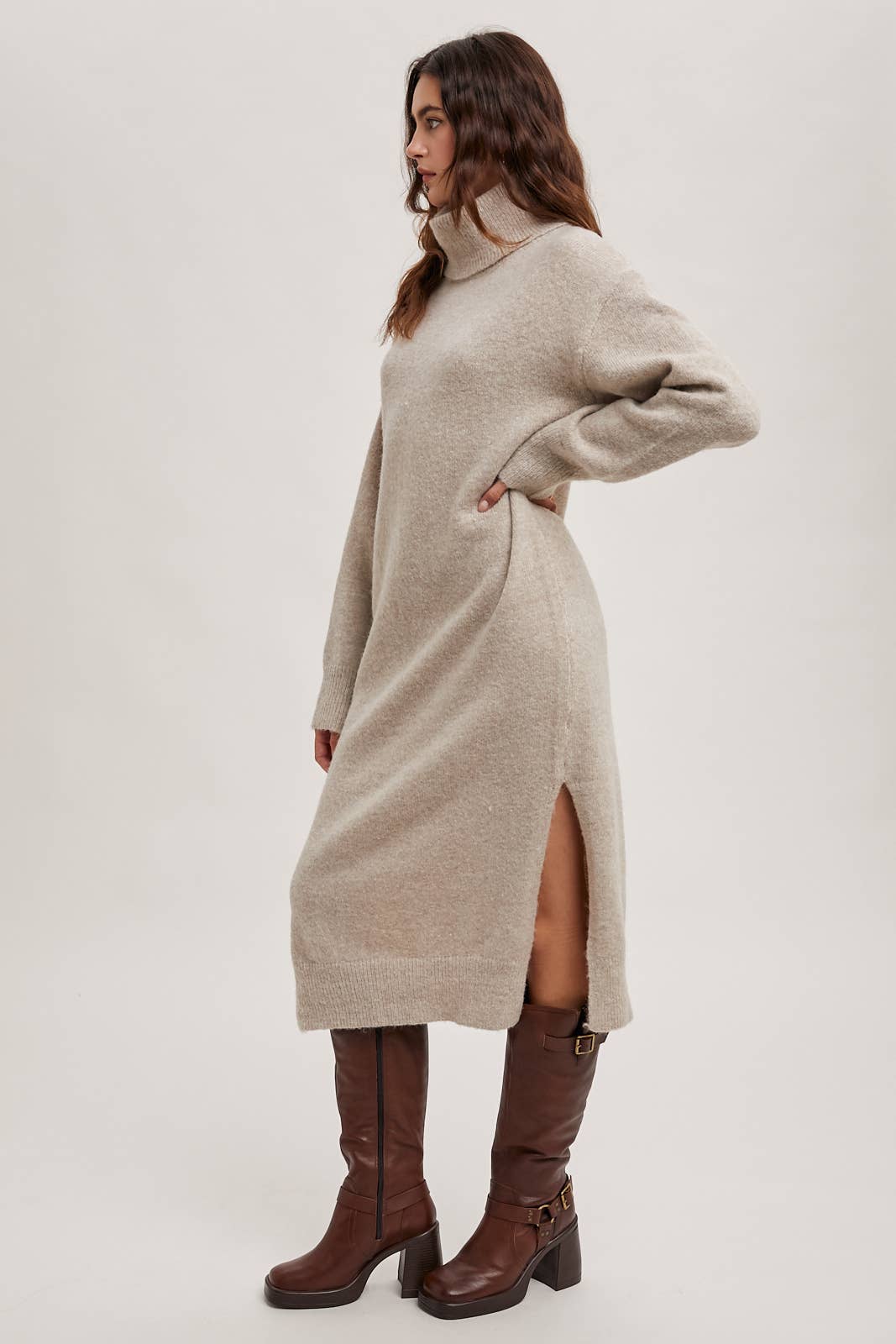 Bluivy - TURTLENECK SIDE SLIT KNIT SWEATER MIDI DRESS: LATTE