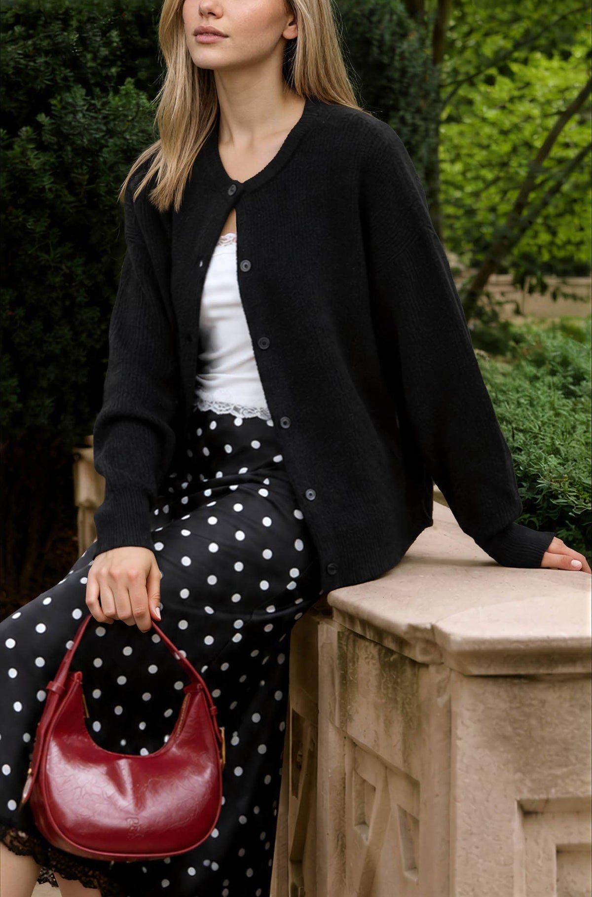 ROUND NECK BUTTON DOWN RIBBED KNIT CARDIGAN: BLACK