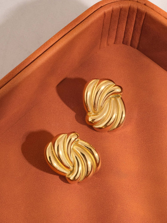 Flânerie by MAIQ - Ashton 18K Gold Non-Tarnish Wavy Rectangular Studs: Yellow Gold