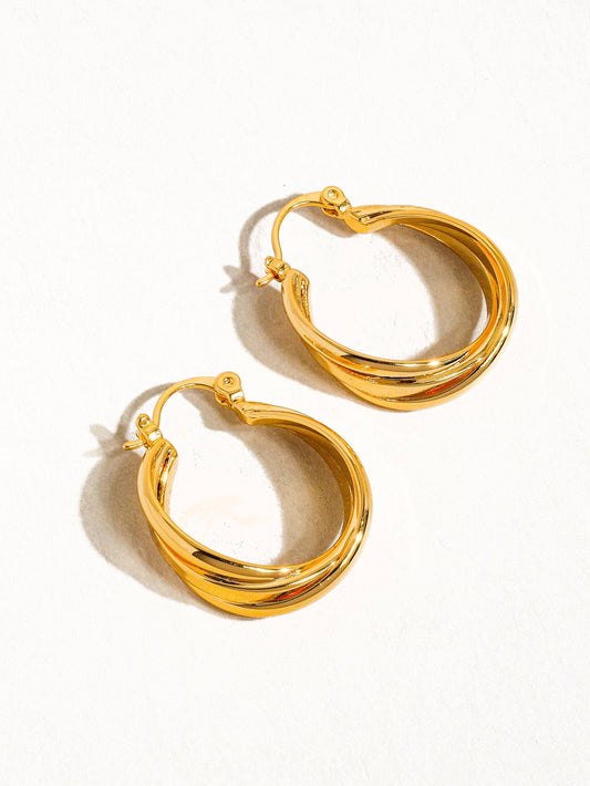 Flânerie by MAIQ - Cheyenne 18k Gold Twisted Hoop Earring: Yellow Gold