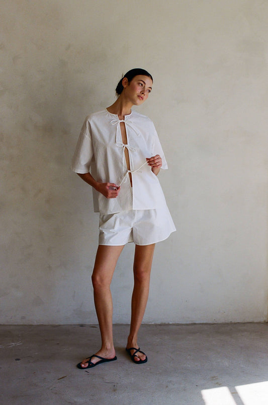 AR1173 | Woven Cotton Straight Leg Shorts: Off White