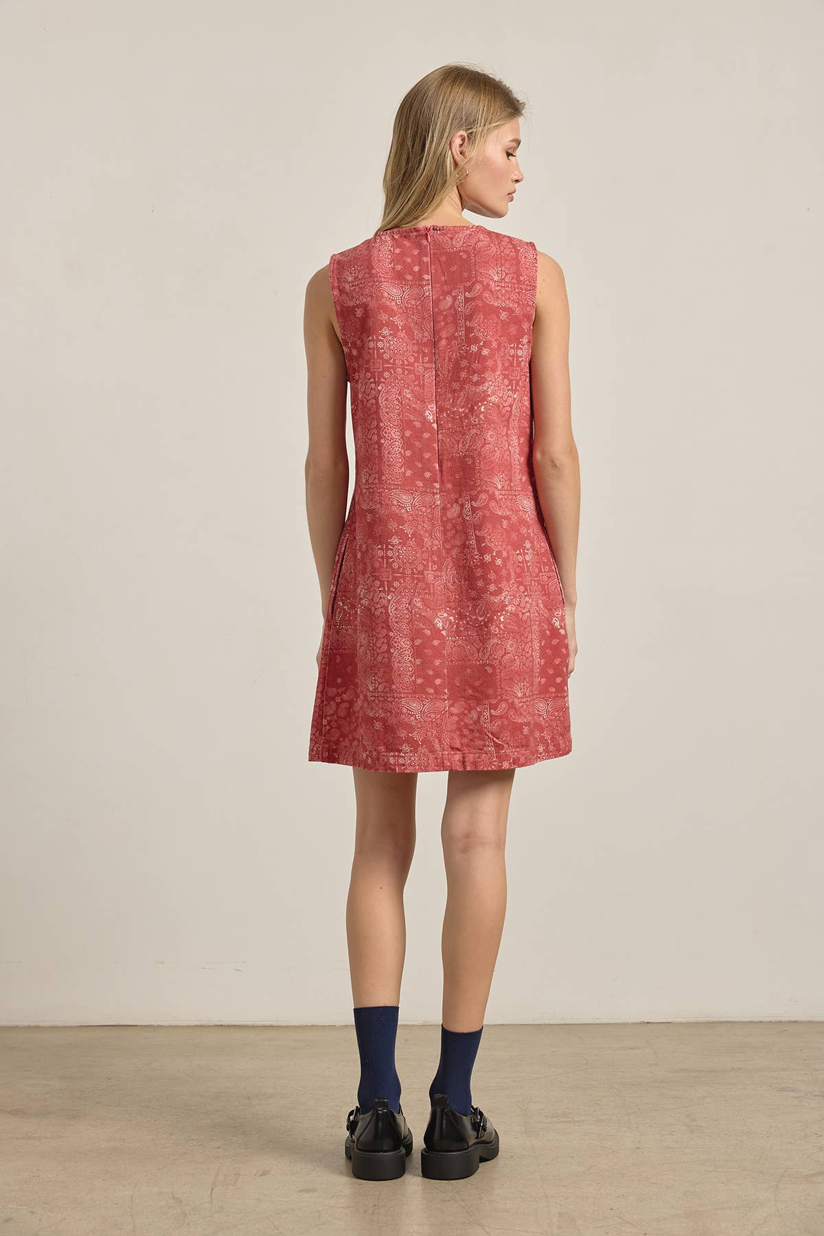 Washed Bandana Print Sleeveless Shift Dress - RD1296: BANDANA RED