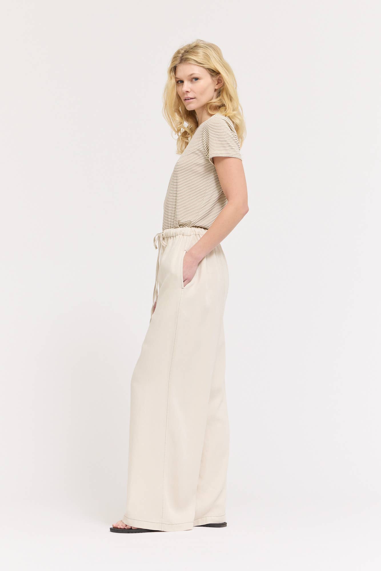  TENCEL SEAM PANTS: MILK / Contemporary