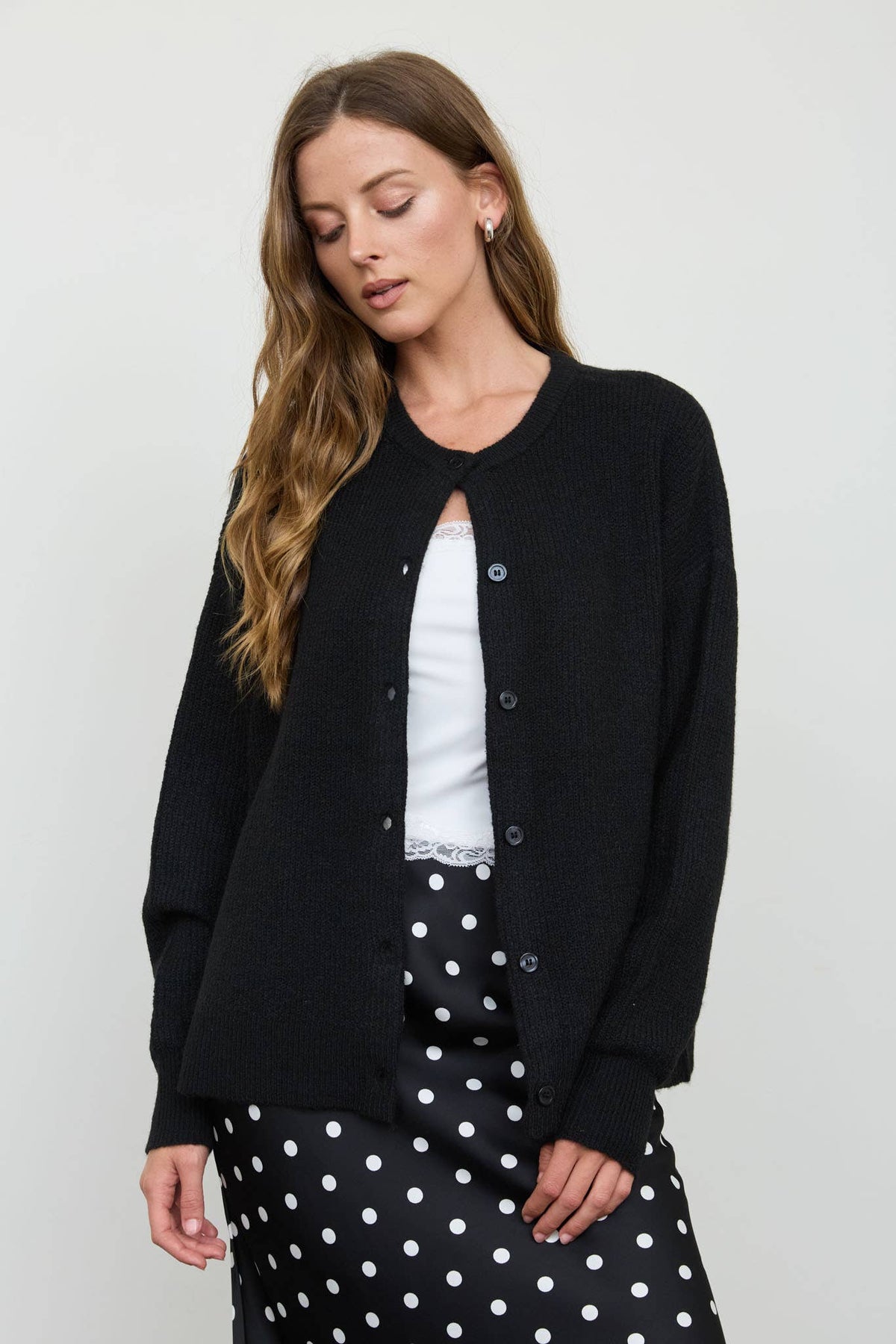 ROUND NECK BUTTON DOWN RIBBED KNIT CARDIGAN: BLACK