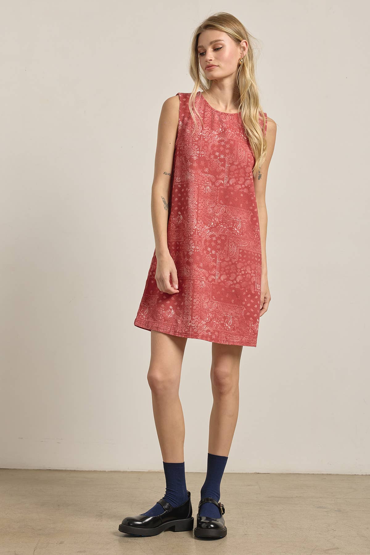Washed Bandana Print Sleeveless Shift Dress - RD1296: BANDANA RED