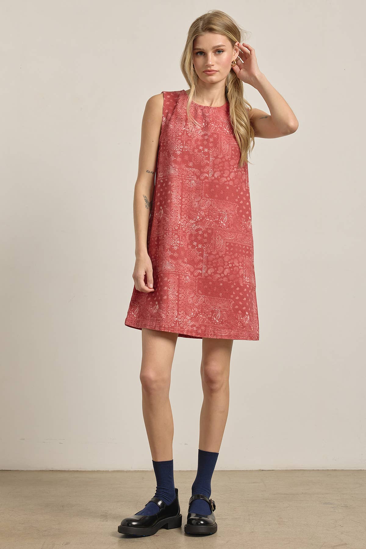 Washed Bandana Print Sleeveless Shift Dress - RD1296: BANDANA RED