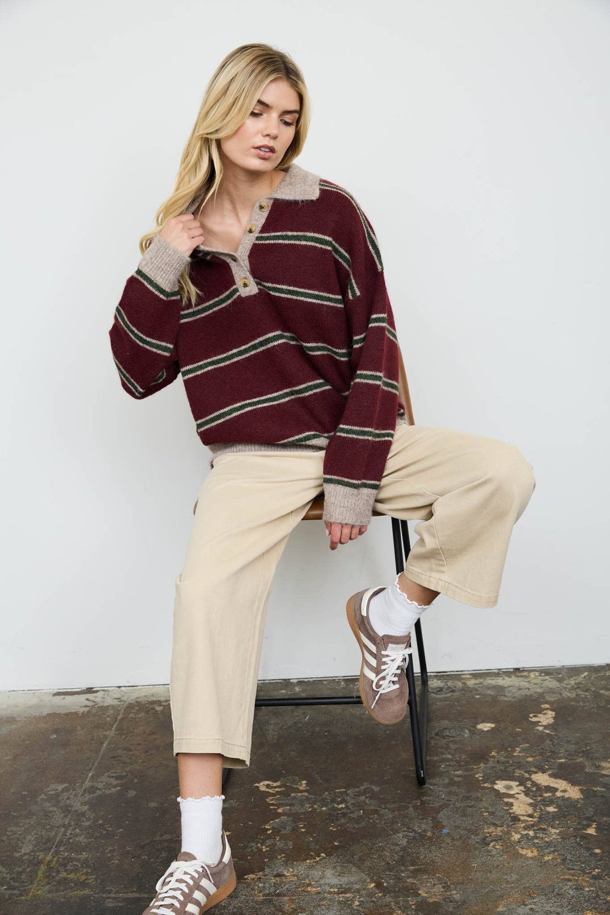 CONTRAST COLLAR STRIPE POLO FUZZY KNIT SWEATER : WINE MULTI