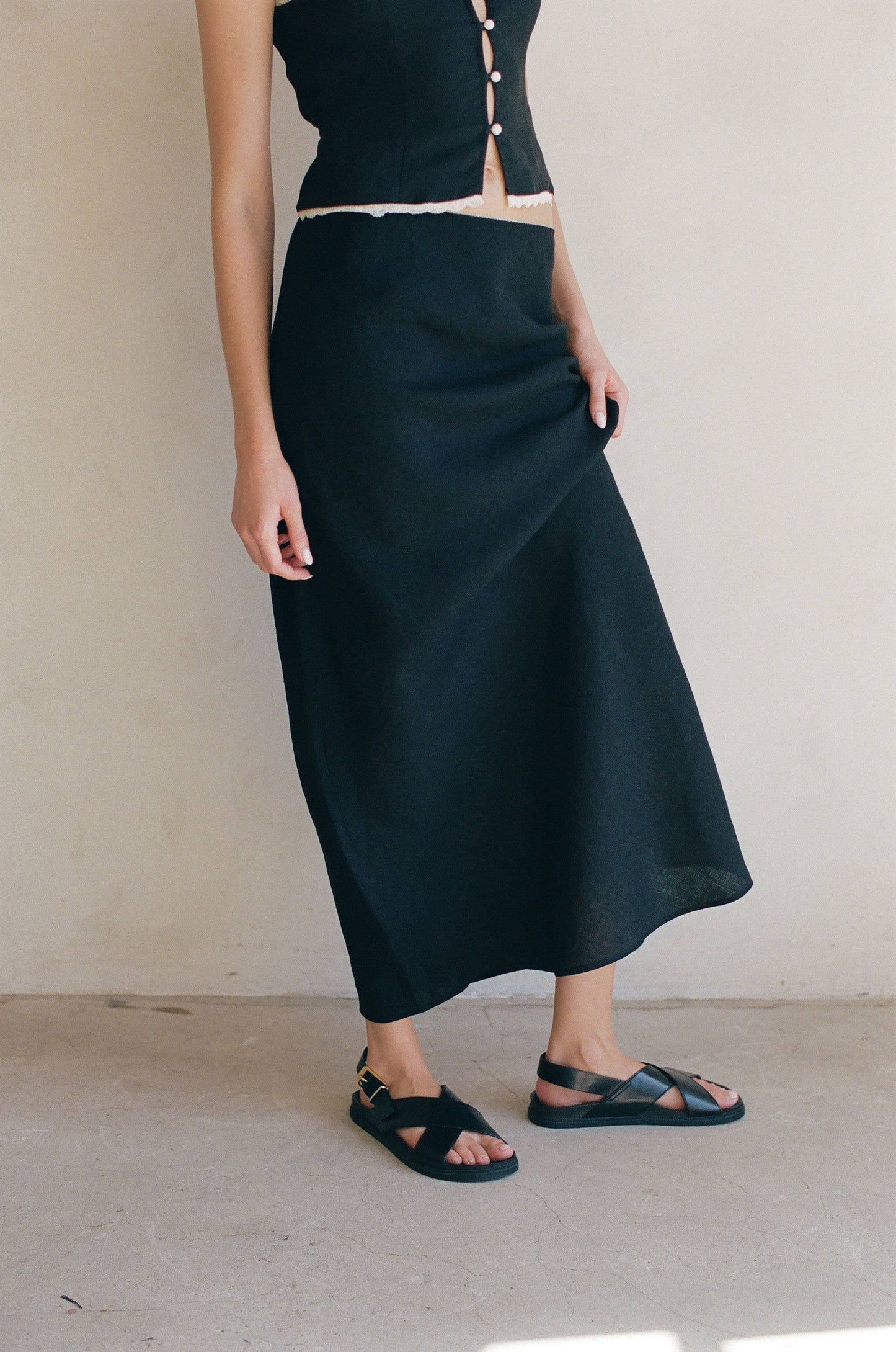 AR1152 | Woven 100% Linen Bias Elastic Waist Long Maxi Skirt: Black