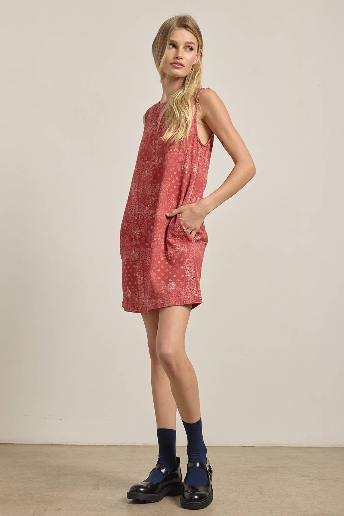 Washed Bandana Print Sleeveless Shift Dress - RD1296: BANDANA RED