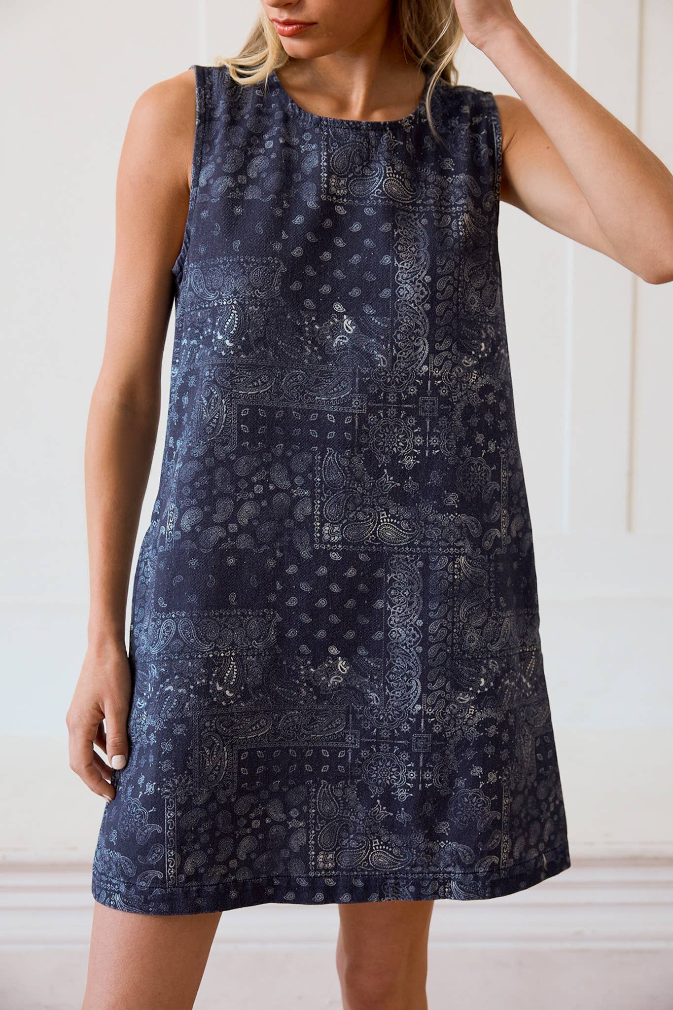 Washed Bandana Print Sleeveless Shift Dress - RD1296: BANDANA RED
